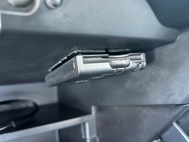 ノート メダリスト　エマージェンシーブレーキパッケージ　純正ＳＤナビ　Ｂｌｕｅｔｏｏｔｈオーディオ　フルセグＴＶ　アラウンドビューモニター　ＥＴＣ　スマートキー２本　エマージェンシーブレーキ　車線逸脱　ハーフレザーシート　オーロラモーヴ　オートマ車　禁煙車（32枚目）