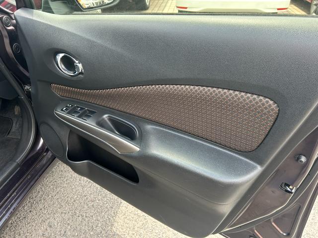 ノート メダリスト　エマージェンシーブレーキパッケージ　純正ＳＤナビ　Ｂｌｕｅｔｏｏｔｈオーディオ　フルセグＴＶ　アラウンドビューモニター　ＥＴＣ　スマートキー２本　エマージェンシーブレーキ　車線逸脱　ハーフレザーシート　オーロラモーヴ　オートマ車　禁煙車（42枚目）