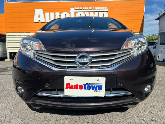 ノート メダリスト　エマージェンシーブレーキパッケージ　純正ＳＤナビ　Ｂｌｕｅｔｏｏｔｈオーディオ　フルセグＴＶ　アラウンドビューモニター　ＥＴＣ　スマートキー２本　エマージェンシーブレーキ　車線逸脱　ハーフレザーシート　オーロラモーヴ　オートマ車　禁煙車（48枚目）