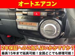 【オートエアコン】一度お好みの温度に設定すれば、車内の温度を検知し風量や温度を自動で調整。暑い…寒い…と何度もスイッチ操作をする必要はありません。快適な車内空間には必須の機能ですね♪ 6