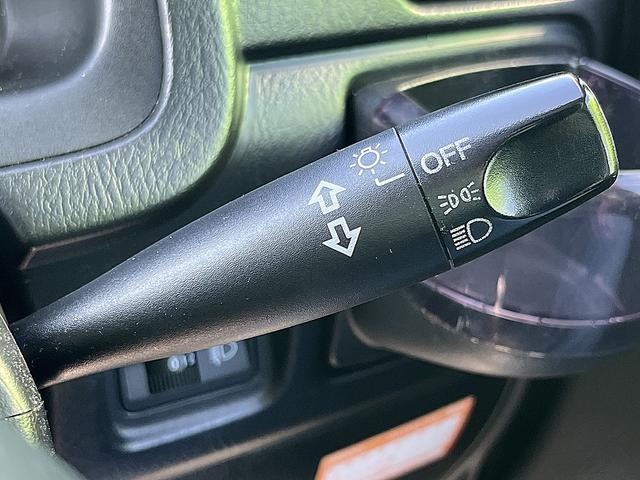 アクティバン SDX 4WD 12か月走行無制限保証付き 事業用登録可能車両 FMAMラジオ ボディ同色バンパー カーエアコン 純正アルミ ハイルーフ スペアタイヤ カップホルダー 光軸調節 手巻きウインドウ サンバイザー(9枚目)