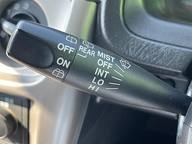 アクティバン SDX 4WD 12か月走行無制限保証付き 事業用登録可能車両 FMAMラジオ ボディ同色バンパー カーエアコン 純正アルミ ハイルーフ スペアタイヤ カップホルダー 光軸調節 手巻きウインドウ サンバイザー(10枚目)