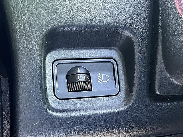 アクティバン SDX 4WD 12か月走行無制限保証付き 事業用登録可能車両 FMAMラジオ ボディ同色バンパー カーエアコン 純正アルミ ハイルーフ スペアタイヤ カップホルダー 光軸調節 手巻きウインドウ サンバイザー(12枚目)