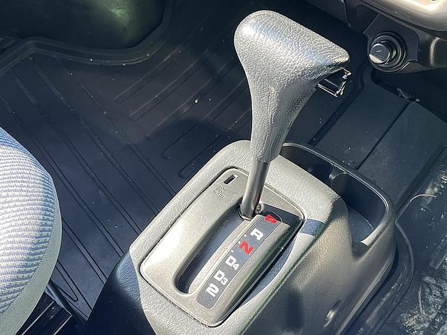 アクティバン SDX 4WD 12か月走行無制限保証付き 事業用登録可能車両 FMAMラジオ ボディ同色バンパー カーエアコン 純正アルミ ハイルーフ スペアタイヤ カップホルダー 光軸調節 手巻きウインドウ サンバイザー(17枚目)