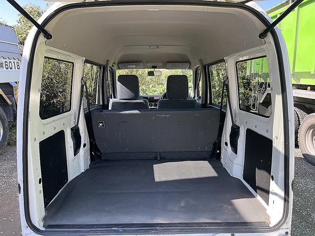 アクティバン SDX 4WD 12か月走行無制限保証付き 事業用登録可能車両 FMAMラジオ ボディ同色バンパー カーエアコン 純正アルミ ハイルーフ スペアタイヤ カップホルダー 光軸調節 手巻きウインドウ サンバイザー(25枚目)