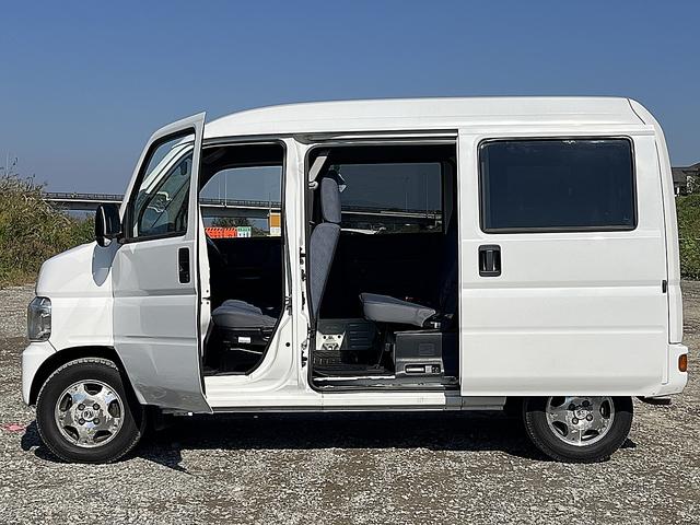 アクティバン SDX 4WD 12か月走行無制限保証付き 事業用登録可能車両 FMAMラジオ ボディ同色バンパー カーエアコン 純正アルミ ハイルーフ スペアタイヤ カップホルダー 光軸調節 手巻きウインドウ サンバイザー(40枚目)