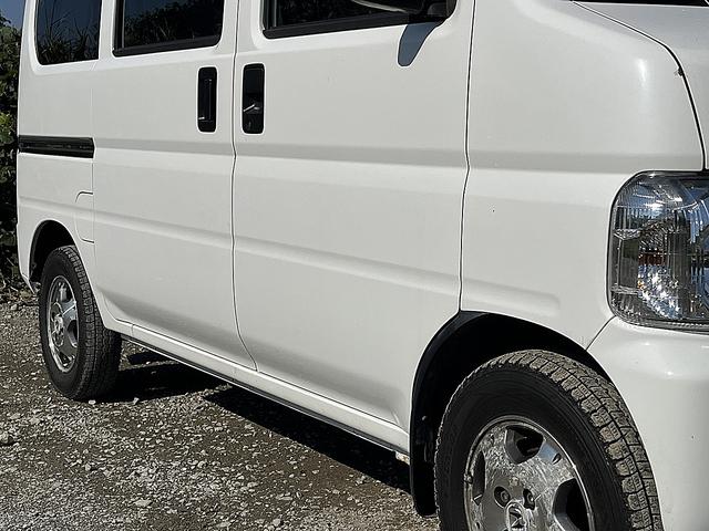 アクティバン SDX 4WD 12か月走行無制限保証付き 事業用登録可能車両 FMAMラジオ ボディ同色バンパー カーエアコン 純正アルミ ハイルーフ スペアタイヤ カップホルダー 光軸調節 手巻きウインドウ サンバイザー(50枚目)