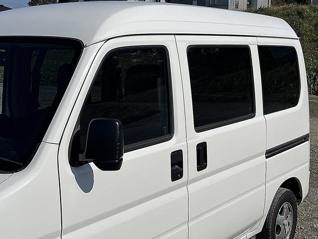 アクティバン SDX 4WD 12か月走行無制限保証付き 事業用登録可能車両 FMAMラジオ ボディ同色バンパー カーエアコン 純正アルミ ハイルーフ スペアタイヤ カップホルダー 光軸調節 手巻きウインドウ サンバイザー(52枚目)