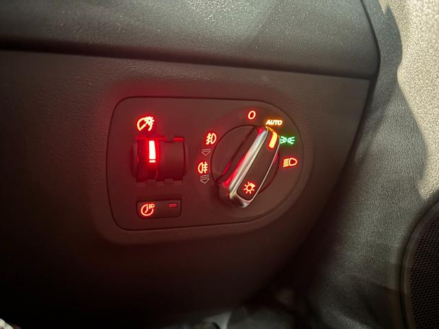 ＴＴクーペ ２．０ＴＦＳＩ　【禁煙車】【ユーザー買取車】キーレスエントリー　オートライト　フロントフォグランプ　パドルシフト　Ｂｌｕｅｔｏｏｔｈ／フルセグ／ＣＤ／ＤＶＤ再生　パワーステアリング　パワーシート　オートエアコン（13枚目）