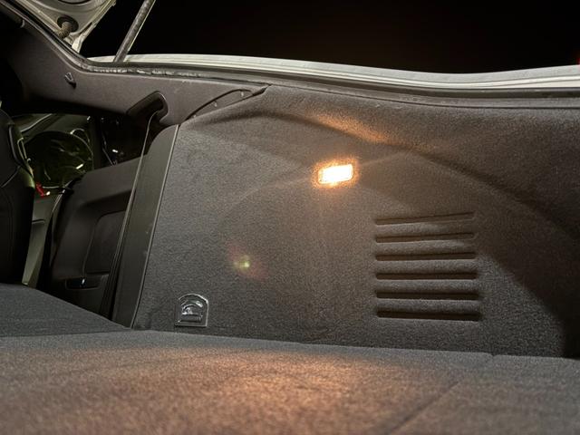 ＴＴクーペ ２．０ＴＦＳＩ　【禁煙車】【ユーザー買取車】キーレスエントリー　オートライト　フロントフォグランプ　パドルシフト　Ｂｌｕｅｔｏｏｔｈ／フルセグ／ＣＤ／ＤＶＤ再生　パワーステアリング　パワーシート　オートエアコン（37枚目）