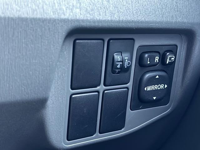 プリウス Ｓ　【禁煙車】【ユーザー買取車】　１２ヶ月走行距離無制限保証付き　前後ドライブレコーダー　ＥＴＣ　ナビ／ＴＶ／Ｂｌｕｅｔｏｏｔｈ接続　オートエアコン　ステアリングスイッチ　フロントフォグランプ（13枚目）