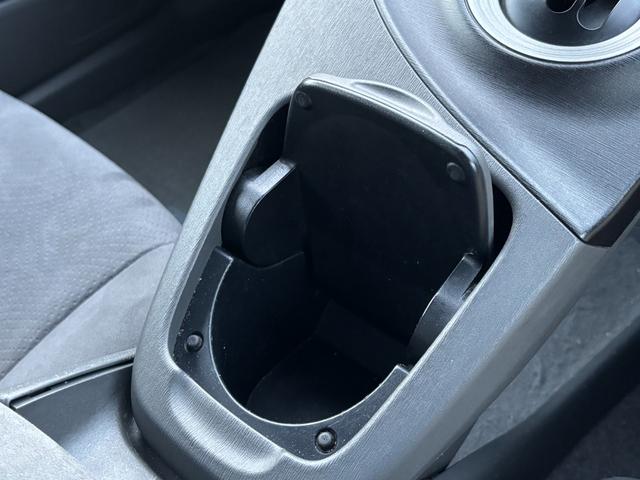 プリウス Ｓ　【禁煙車】【ユーザー買取車】　１２ヶ月走行距離無制限保証付き　前後ドライブレコーダー　ＥＴＣ　ナビ／ＴＶ／Ｂｌｕｅｔｏｏｔｈ接続　オートエアコン　ステアリングスイッチ　フロントフォグランプ（21枚目）