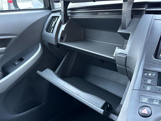 プリウス Ｓ　【禁煙車】【ユーザー買取車】　１２ヶ月走行距離無制限保証付き　前後ドライブレコーダー　ＥＴＣ　ナビ／ＴＶ／Ｂｌｕｅｔｏｏｔｈ接続　オートエアコン　ステアリングスイッチ　フロントフォグランプ（23枚目）