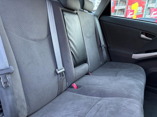 プリウス Ｓ　【禁煙車】【ユーザー買取車】　１２ヶ月走行距離無制限保証付き　前後ドライブレコーダー　ＥＴＣ　ナビ／ＴＶ／Ｂｌｕｅｔｏｏｔｈ接続　オートエアコン　ステアリングスイッチ　フロントフォグランプ（28枚目）