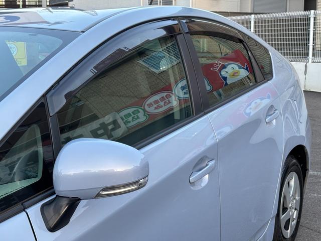 プリウス Ｓ　【禁煙車】【ユーザー買取車】　１２ヶ月走行距離無制限保証付き　前後ドライブレコーダー　ＥＴＣ　ナビ／ＴＶ／Ｂｌｕｅｔｏｏｔｈ接続　オートエアコン　ステアリングスイッチ　フロントフォグランプ（60枚目）