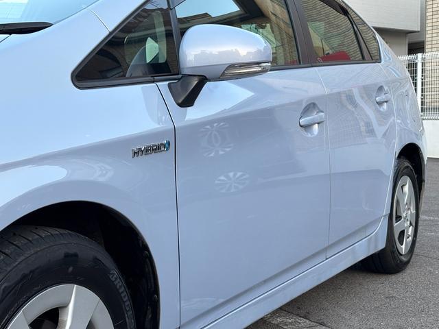 プリウス Ｓ　【禁煙車】【ユーザー買取車】　１２ヶ月走行距離無制限保証付き　前後ドライブレコーダー　ＥＴＣ　ナビ／ＴＶ／Ｂｌｕｅｔｏｏｔｈ接続　オートエアコン　ステアリングスイッチ　フロントフォグランプ（61枚目）