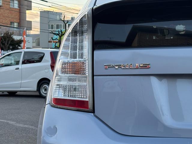 プリウス Ｓ　【禁煙車】【ユーザー買取車】　１２ヶ月走行距離無制限保証付き　前後ドライブレコーダー　ＥＴＣ　ナビ／ＴＶ／Ｂｌｕｅｔｏｏｔｈ接続　オートエアコン　ステアリングスイッチ　フロントフォグランプ（63枚目）