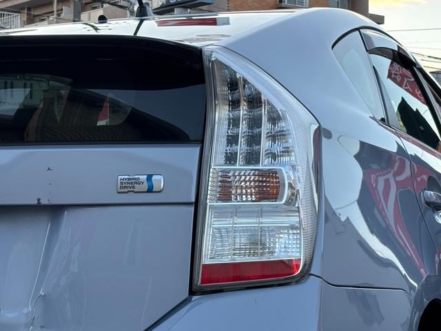 プリウス Ｓ　【禁煙車】【ユーザー買取車】　１２ヶ月走行距離無制限保証付き　前後ドライブレコーダー　ＥＴＣ　ナビ／ＴＶ／Ｂｌｕｅｔｏｏｔｈ接続　オートエアコン　ステアリングスイッチ　フロントフォグランプ（64枚目）