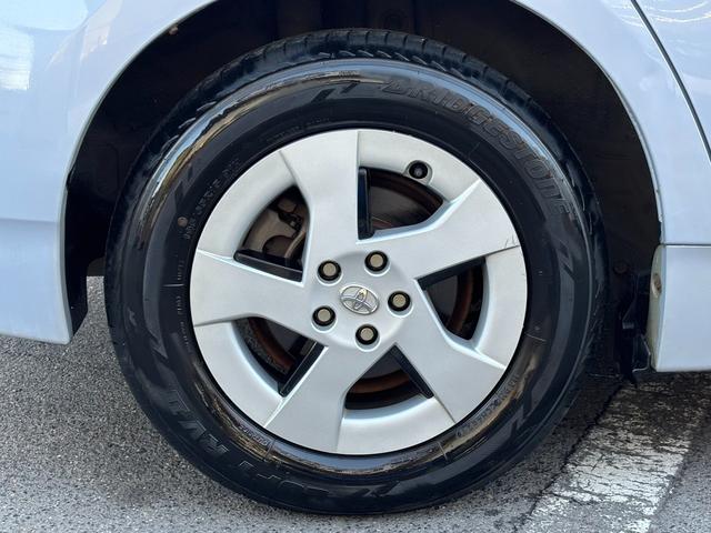 プリウス Ｓ　【禁煙車】【ユーザー買取車】　１２ヶ月走行距離無制限保証付き　前後ドライブレコーダー　ＥＴＣ　ナビ／ＴＶ／Ｂｌｕｅｔｏｏｔｈ接続　オートエアコン　ステアリングスイッチ　フロントフォグランプ（66枚目）