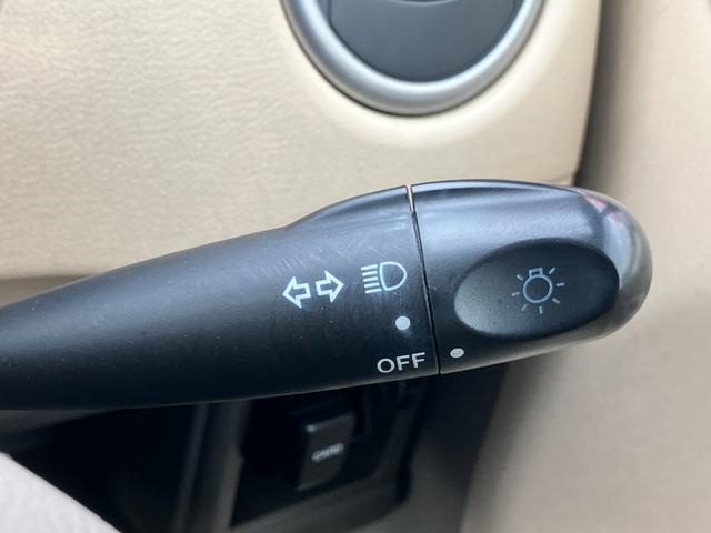 モコ Ｅ　【禁煙車】　純正ＨＤＤナビ／音楽録音機能／ＣＤ／ラジオ　ＡＢＳ　盗難防止機能　オートエアコン　ベンチシート　ブリヂストン製ＮＥＸＴＲＹ装着　ヘッドライトレベライザー　助手席シートアンダーボックス（11枚目）