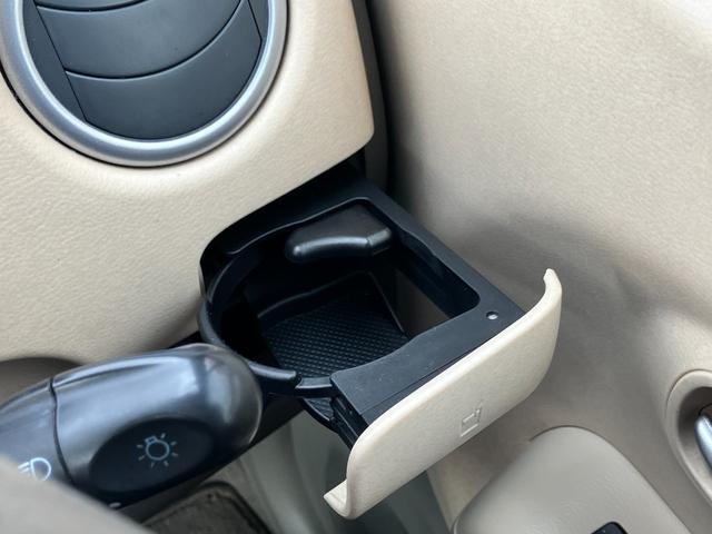 モコ Ｅ　【禁煙車】　純正ＨＤＤナビ／音楽録音機能／ＣＤ／ラジオ　ＡＢＳ　盗難防止機能　オートエアコン　ベンチシート　ブリヂストン製ＮＥＸＴＲＹ装着　ヘッドライトレベライザー　助手席シートアンダーボックス（12枚目）