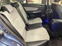 【後席右側】前席ほどの使用感はなく、大きな破損や目立つ痛みはありません。ただ、よく見れば多少の劣化はあるものの、まだまだ生地やクッションの状態も良く、まだまだ快適にお乗りいただくことができます。
