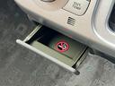 Ｅ　【禁煙車】　純正ＨＤＤナビ／音楽録音機能／ＣＤ／ラジオ　ＡＢＳ　盗難防止機能　オートエアコン　ベンチシート　ブリヂストン製ＮＥＸＴＲＹ装着　ヘッドライトレベライザー　助手席シートアンダーボックス（18枚目）