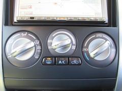 丸形調節式フルレンジエアコンですので、下から上まで細かくダイヤル操作で車内温度を快適に保つことができます。コンプレッサーからの異音や振動もなく、動作に異常はありません。 6