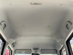 禁煙車ということもあり、天張りは綺麗な状態が保たれております。目立つ痛みなどの損傷はもちろん、煙草のヤニなどの変色などは御座いません。 6
