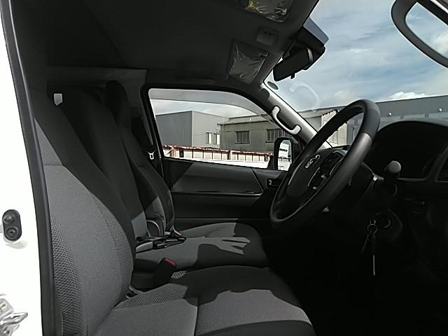 ハイエースバン DX GLパッケージ ★純正フロアマット★純正バイザー★TSS★両側スライドドア★LEDヘッドライト★キーレスキー2本★取説保証書★オートハイビーム★(15枚目)