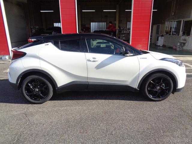 Ｃ－ＨＲ Ｇ　モード　ネロ　ハーフレザー　純正ナビ・フルセグＴＶ　バックカメラ　純正１８インチＡＷ　ＥＴＣ　スマートキー　Ｂｌｕｅｔｏｏｔｈ　クルーズコントロール　ＬＥＤ　シートヒーター（4枚目）