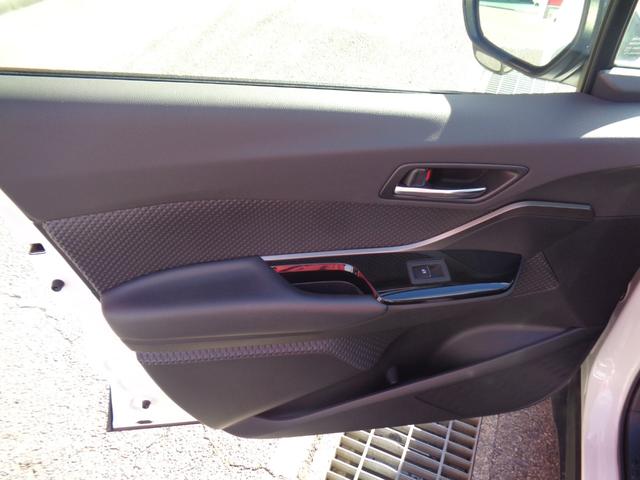 Ｃ－ＨＲ Ｇ　モード　ネロ　ハーフレザー　純正ナビ・フルセグＴＶ　バックカメラ　純正１８インチＡＷ　ＥＴＣ　スマートキー　Ｂｌｕｅｔｏｏｔｈ　クルーズコントロール　ＬＥＤ　シートヒーター（10枚目）