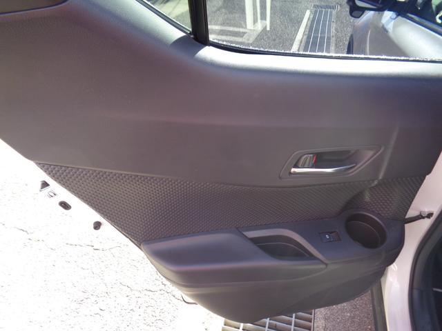 Ｃ－ＨＲ Ｇ　モード　ネロ　ハーフレザー　純正ナビ・フルセグＴＶ　バックカメラ　純正１８インチＡＷ　ＥＴＣ　スマートキー　Ｂｌｕｅｔｏｏｔｈ　クルーズコントロール　ＬＥＤ　シートヒーター（12枚目）