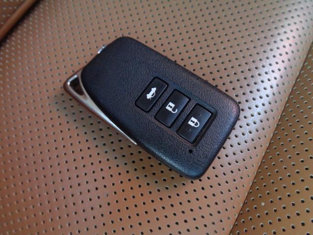 ＩＳ ＩＳ２５０　バージョンＬ　茶レザーシート　純正ＳＤナビ　フルセグＴＶ　パワーシート　シートヒーター　シートクーラー　スマートキー　バックカメラ　ＥＴＣ　ドラレコ　パドルシフト　クルーズコントロール　フロアマット　電格ミラー（3枚目）