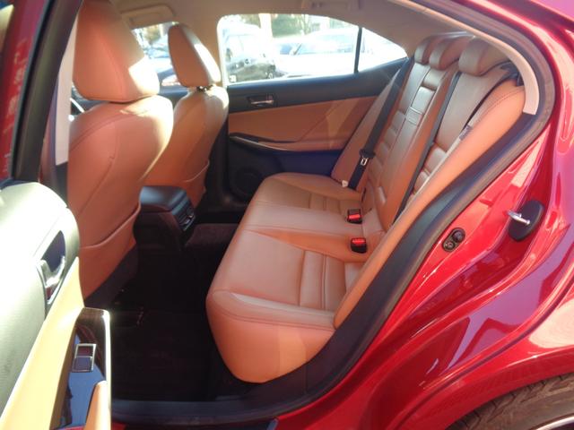 ＩＳ ＩＳ２５０　バージョンＬ　茶レザーシート　純正ＳＤナビ　フルセグＴＶ　パワーシート　シートヒーター　シートクーラー　スマートキー　バックカメラ　ＥＴＣ　ドラレコ　パドルシフト　クルーズコントロール　フロアマット　電格ミラー（21枚目）