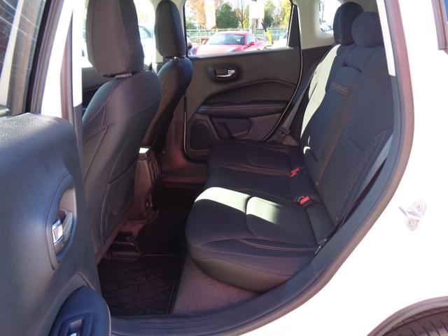 ジープ・コンパス ロンジチュード 衝突軽減ブレーキ 純正ナビ AppleCarPlay対応 スマートキー ETC 純17インチAW クルーズコントロール ルーフレール 電格ミラー プッシュスタート フロアマット(11枚目)