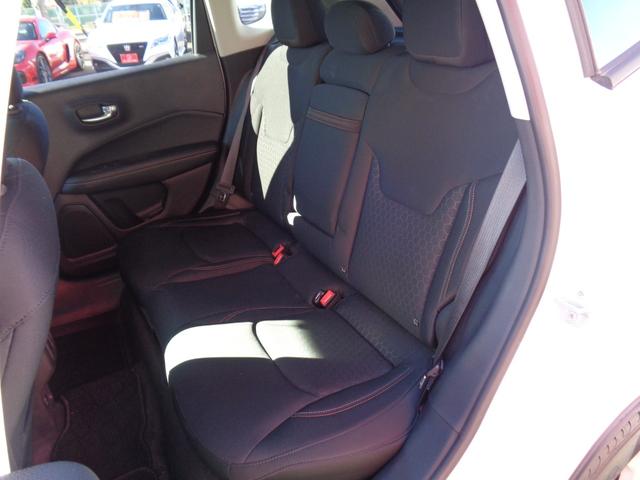 ジープ・コンパス ロンジチュード 衝突軽減ブレーキ 純正ナビ AppleCarPlay対応 スマートキー ETC 純17インチAW クルーズコントロール ルーフレール 電格ミラー プッシュスタート フロアマット(12枚目)