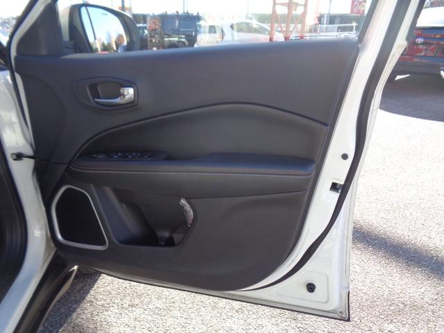 ジープ・コンパス ロンジチュード 衝突軽減ブレーキ 純正ナビ AppleCarPlay対応 スマートキー ETC 純17インチAW クルーズコントロール ルーフレール 電格ミラー プッシュスタート フロアマット(42枚目)