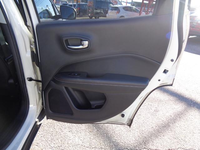 ジープ・コンパス ロンジチュード 衝突軽減ブレーキ 純正ナビ AppleCarPlay対応 スマートキー ETC 純17インチAW クルーズコントロール ルーフレール 電格ミラー プッシュスタート フロアマット(43枚目)