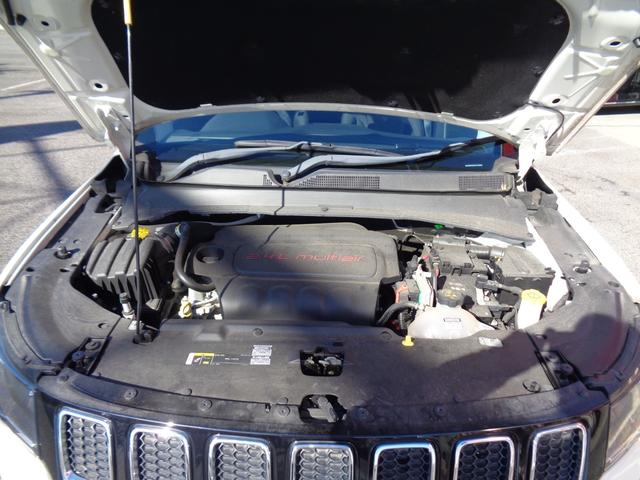 ジープ・コンパス ロンジチュード 衝突軽減ブレーキ 純正ナビ AppleCarPlay対応 スマートキー ETC 純17インチAW クルーズコントロール ルーフレール 電格ミラー プッシュスタート フロアマット(57枚目)