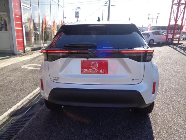 ヤリスクロス ハイブリッドＺ　ウルバーノ　トヨタチームメイト　８型コネクトナビ　パノラミックビューモニター　パーキングサポートブレーキ　パワーバックドア　ステアリング・シートヒーター　ＥＴＣ　ハーフレザー　パワーシート　純正１８インチＡＷ（7枚目）