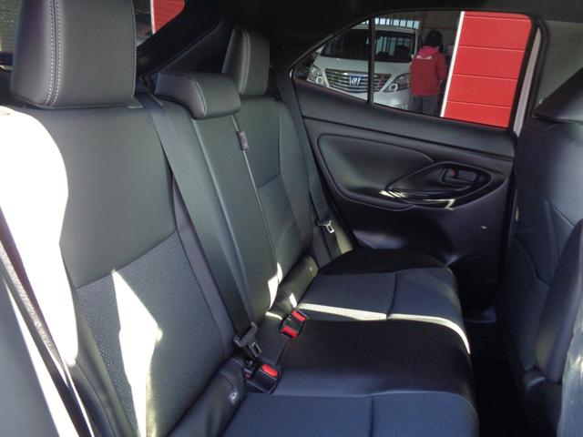 ヤリスクロス ハイブリッドＺ　ウルバーノ　トヨタチームメイト　８型コネクトナビ　パノラミックビューモニター　パーキングサポートブレーキ　パワーバックドア　ステアリング・シートヒーター　ＥＴＣ　ハーフレザー　パワーシート　純正１８インチＡＷ（12枚目）