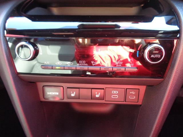 ヤリスクロス ハイブリッドＺ　ウルバーノ　トヨタチームメイト　８型コネクトナビ　パノラミックビューモニター　パーキングサポートブレーキ　パワーバックドア　ステアリング・シートヒーター　ＥＴＣ　ハーフレザー　パワーシート　純正１８インチＡＷ（15枚目）