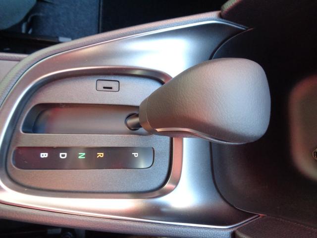 ヤリスクロス ハイブリッドＺ　ウルバーノ　トヨタチームメイト　８型コネクトナビ　パノラミックビューモニター　パーキングサポートブレーキ　パワーバックドア　ステアリング・シートヒーター　ＥＴＣ　ハーフレザー　パワーシート　純正１８インチＡＷ（16枚目）