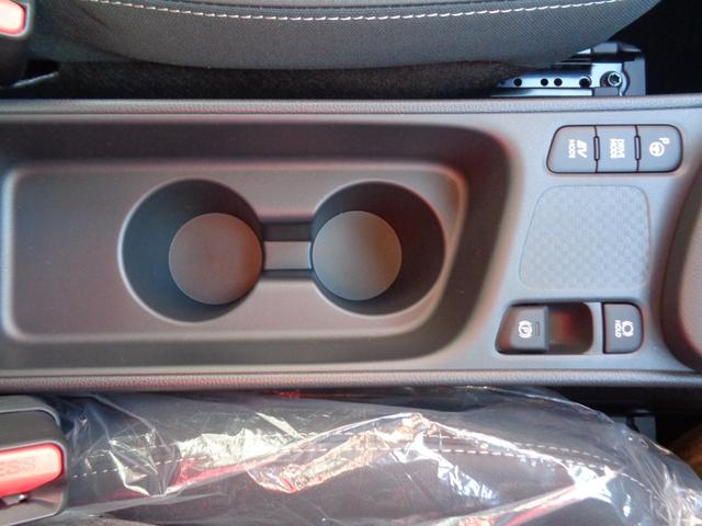 ヤリスクロス ハイブリッドＺ　ウルバーノ　トヨタチームメイト　８型コネクトナビ　パノラミックビューモニター　パーキングサポートブレーキ　パワーバックドア　ステアリング・シートヒーター　ＥＴＣ　ハーフレザー　パワーシート　純正１８インチＡＷ（17枚目）