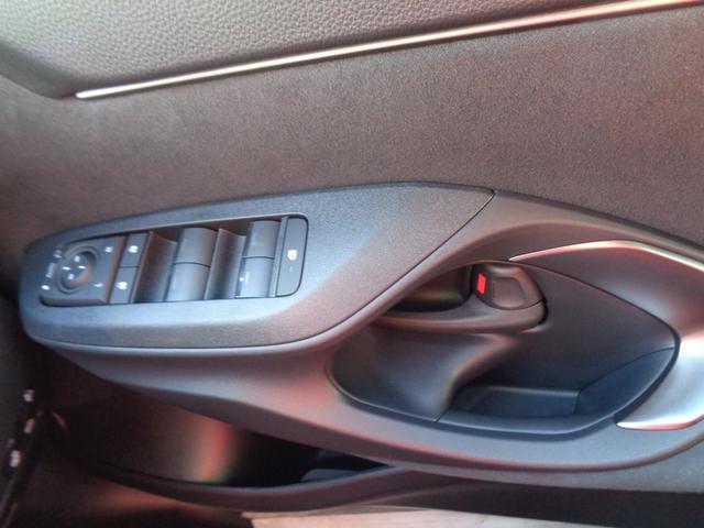 ヤリスクロス ハイブリッドＺ　ウルバーノ　トヨタチームメイト　８型コネクトナビ　パノラミックビューモニター　パーキングサポートブレーキ　パワーバックドア　ステアリング・シートヒーター　ＥＴＣ　ハーフレザー　パワーシート　純正１８インチＡＷ（30枚目）