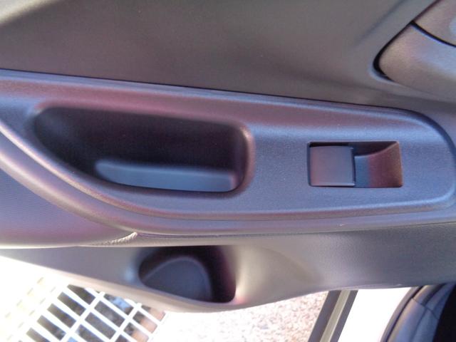 ヤリスクロス ハイブリッドＺ　ウルバーノ　トヨタチームメイト　８型コネクトナビ　パノラミックビューモニター　パーキングサポートブレーキ　パワーバックドア　ステアリング・シートヒーター　ＥＴＣ　ハーフレザー　パワーシート　純正１８インチＡＷ（35枚目）