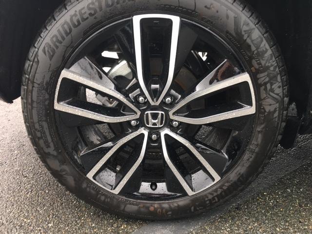ヴェゼル ｅ：ＨＥＶ　Ｚ・ＰＬａＹパッケージ　Ｈｏｎｄａコネクトディスプレー　ＥＴＣ２．０　１８インチアルミホイール　運転席＆助手席シートヒーター　本革巻ステアリングホイール　ブラインドスポットインフォメーション　アダプティブドライビングビーム（10枚目）