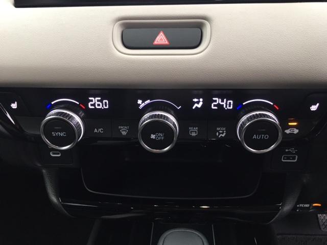 ヴェゼル ｅ：ＨＥＶ　Ｚ・ＰＬａＹパッケージ　Ｈｏｎｄａコネクトディスプレー　ＥＴＣ２．０　１８インチアルミホイール　運転席＆助手席シートヒーター　本革巻ステアリングホイール　ブラインドスポットインフォメーション　アダプティブドライビングビーム（21枚目）