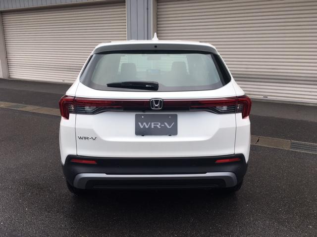 ＷＲ－Ｖ Ｚ　純正ナビ　リアカメラ　ＥＴＣ　ＬＥＤフォグライト　１７インチアルミホイール　ＨｏｎｄａＳＥＮＳＩＮＧＨｏｎｄａＣＯＮＮＥＣＴ　パーセルカバー　リアセンターアームレスト　本革巻ステアリングホイール（4枚目）